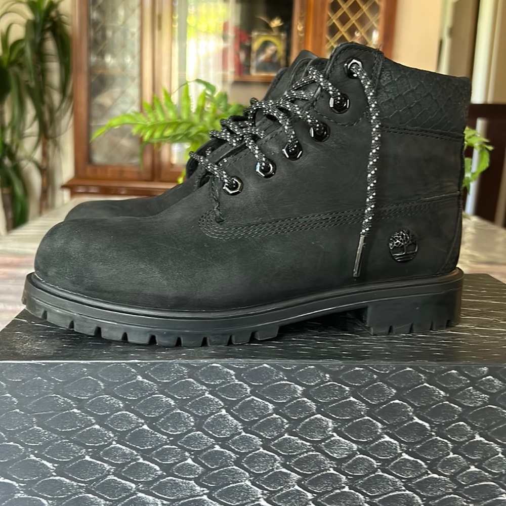 Boots BLK SIZE 3